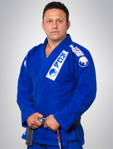 Renzo Gracie Demonstrates a Triangle Choke Technique on bigger opponents