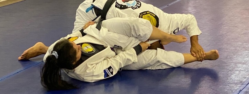 Practice your shoulder rolls in BJJ