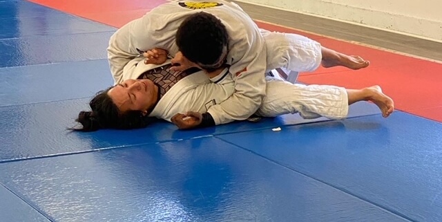 Pinning while passing guard in BJJ