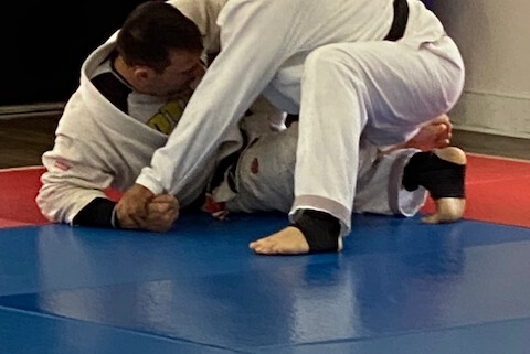 Sweeping and throwing tip for BJJ