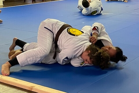 Pressure passing and limb isolation in BJJ