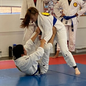 Connections in open guard in BJJ